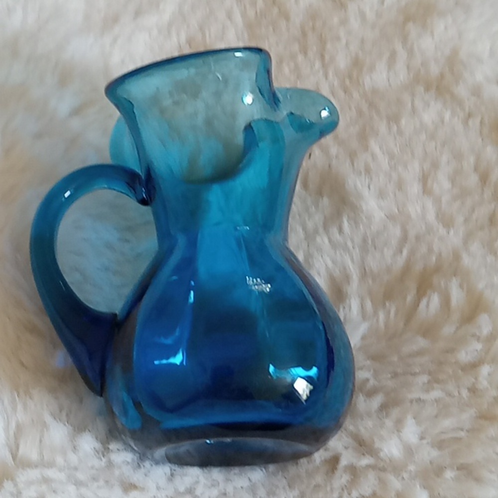 Lovely dark teal colored hand blown glass pitcher w 1 5/8" base,  4.5" tall - Picture 2 of 7